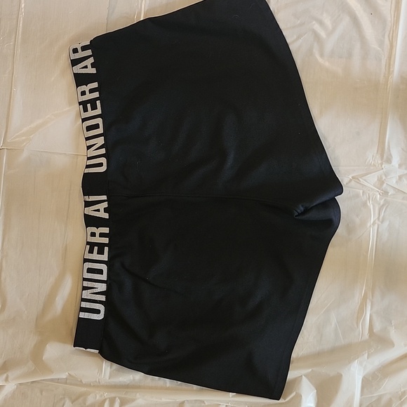 Under Armour Women's Black Shorts - Picture 6 of 7